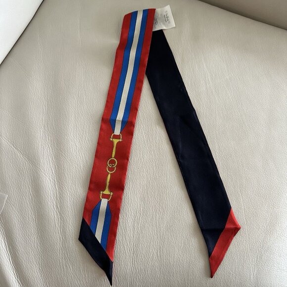 NEW GUCCI SILK SCARF HORSEBIT RED BLUE 100% Authentic Necktie - Picture 2 of 6